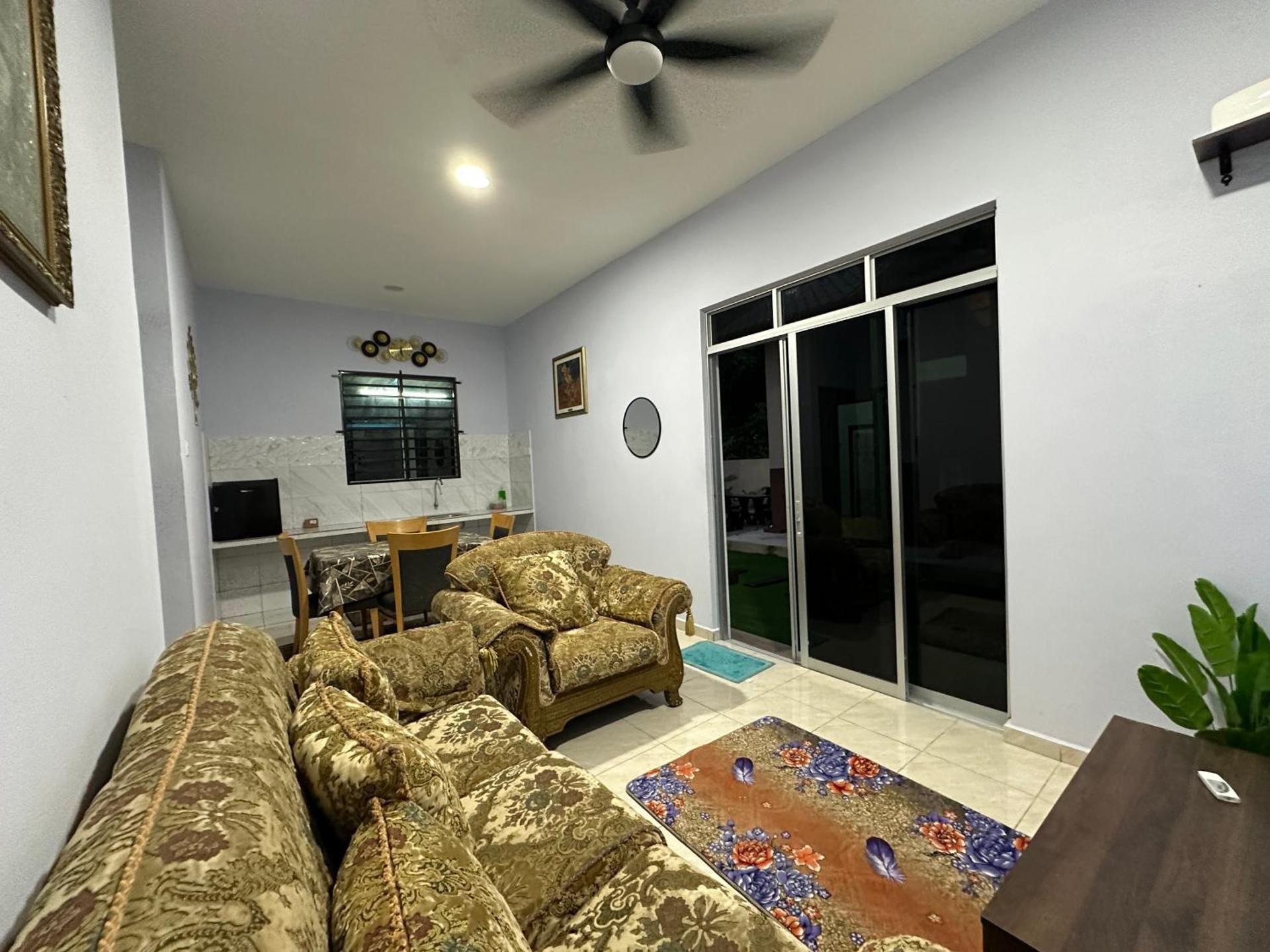Deluxe Family Room