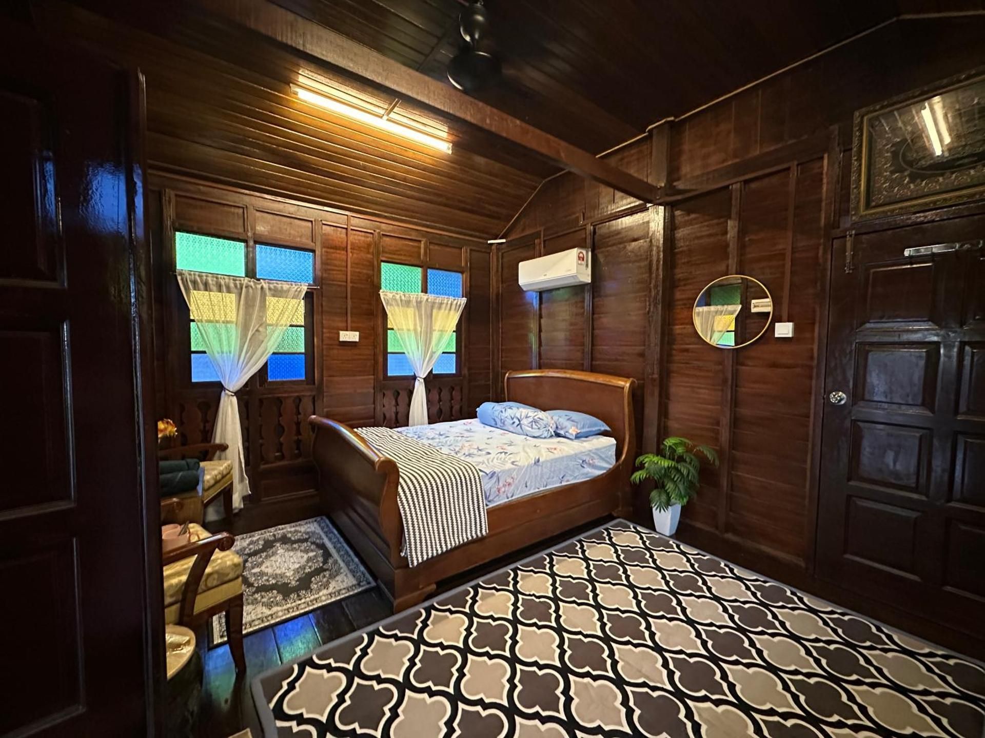 Queen Room with Pool View