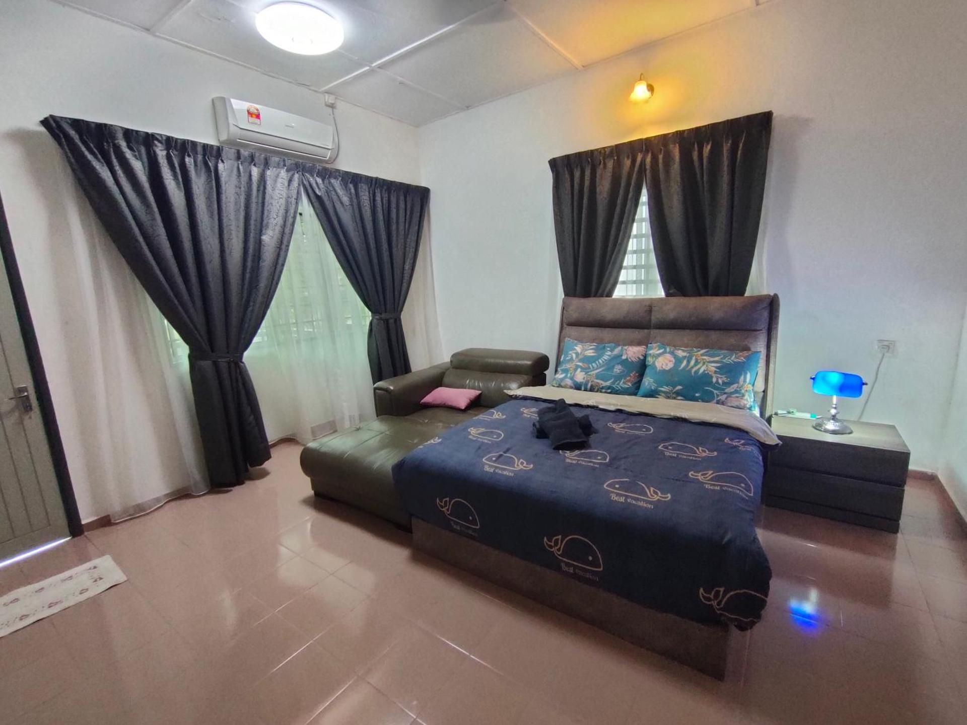 Deluxe Room (2 Adults + 1 Child)