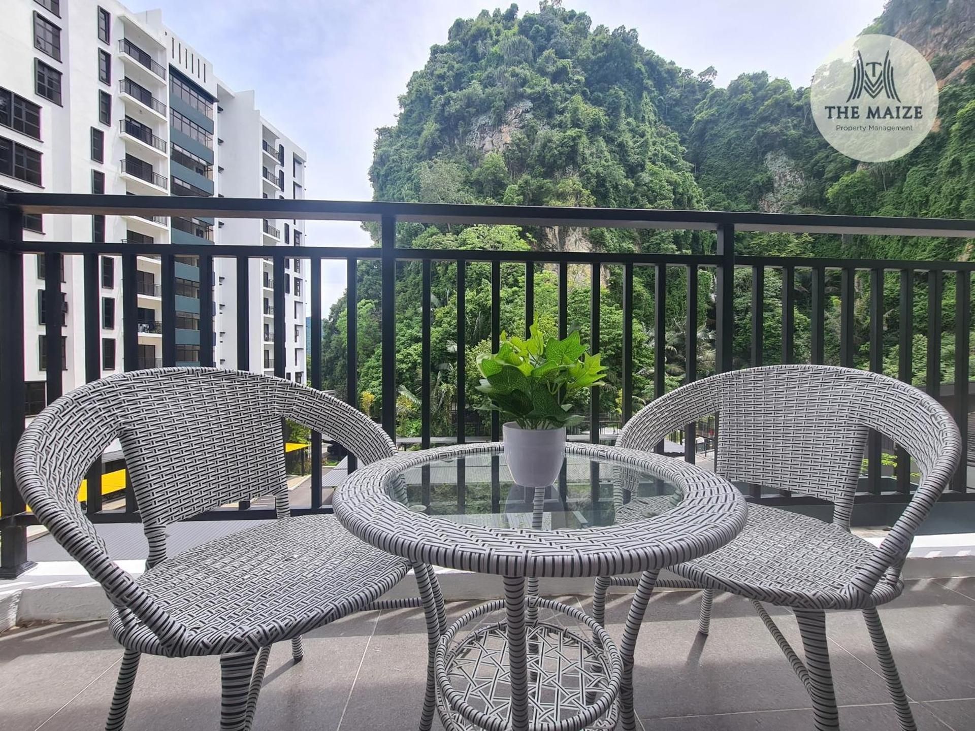 Three-Bedroom Apartment with Mountain View