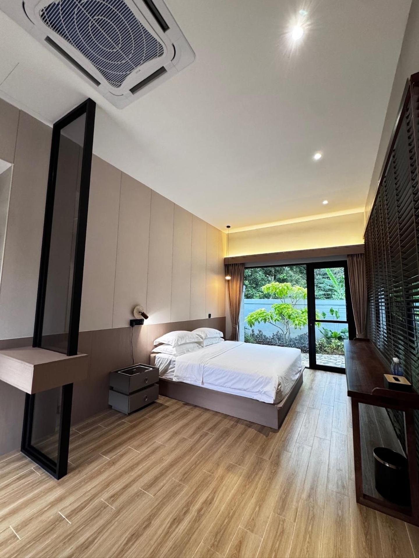 King Room with Garden View