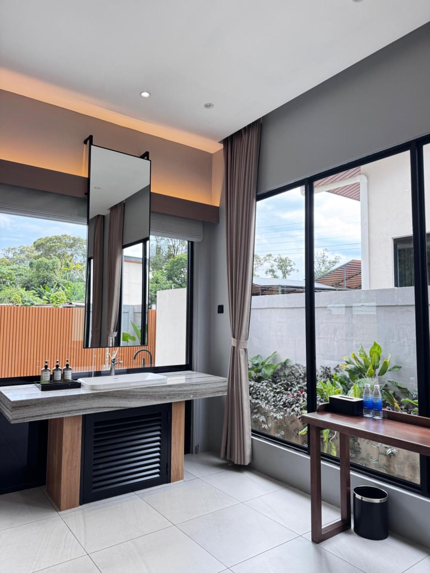 Suite with Mountain View
