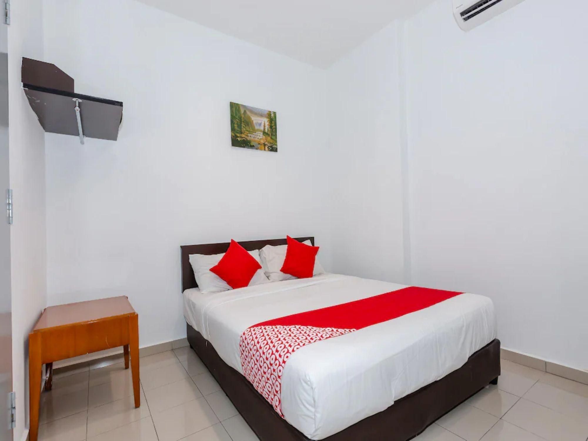 Standard Queen Room