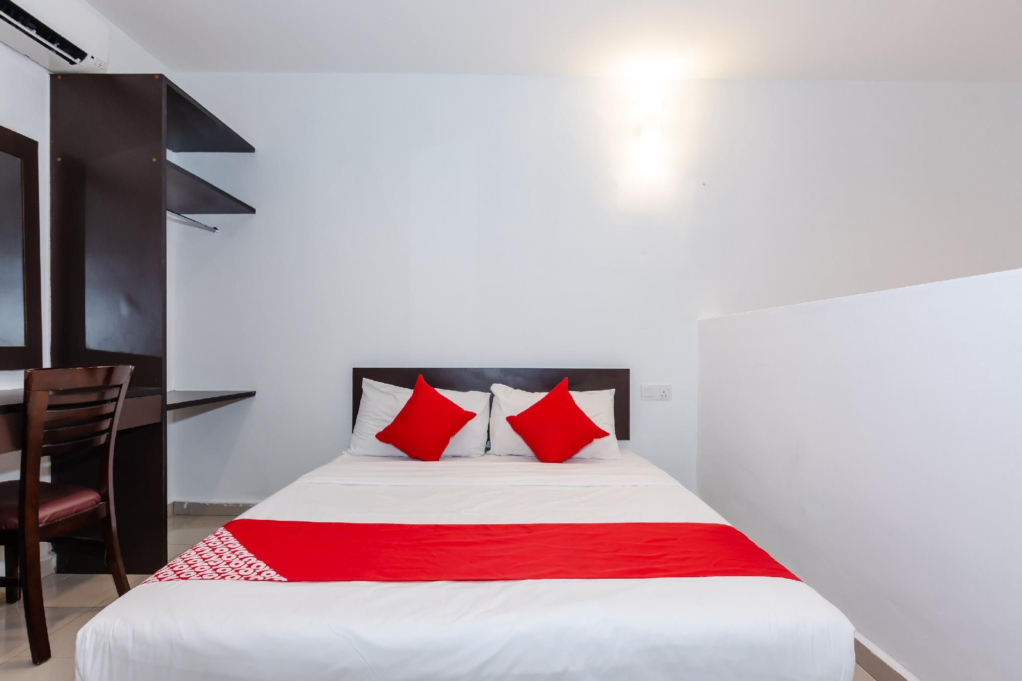 Standard Queen Room