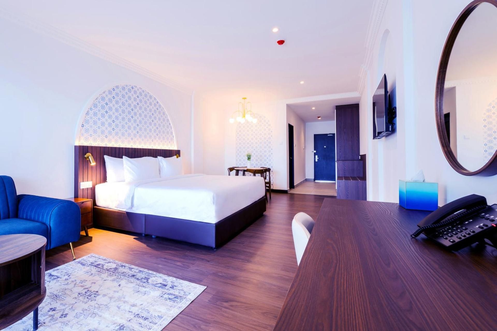 1 King Bed, Prestige King Ocean Room, Non-Smoking