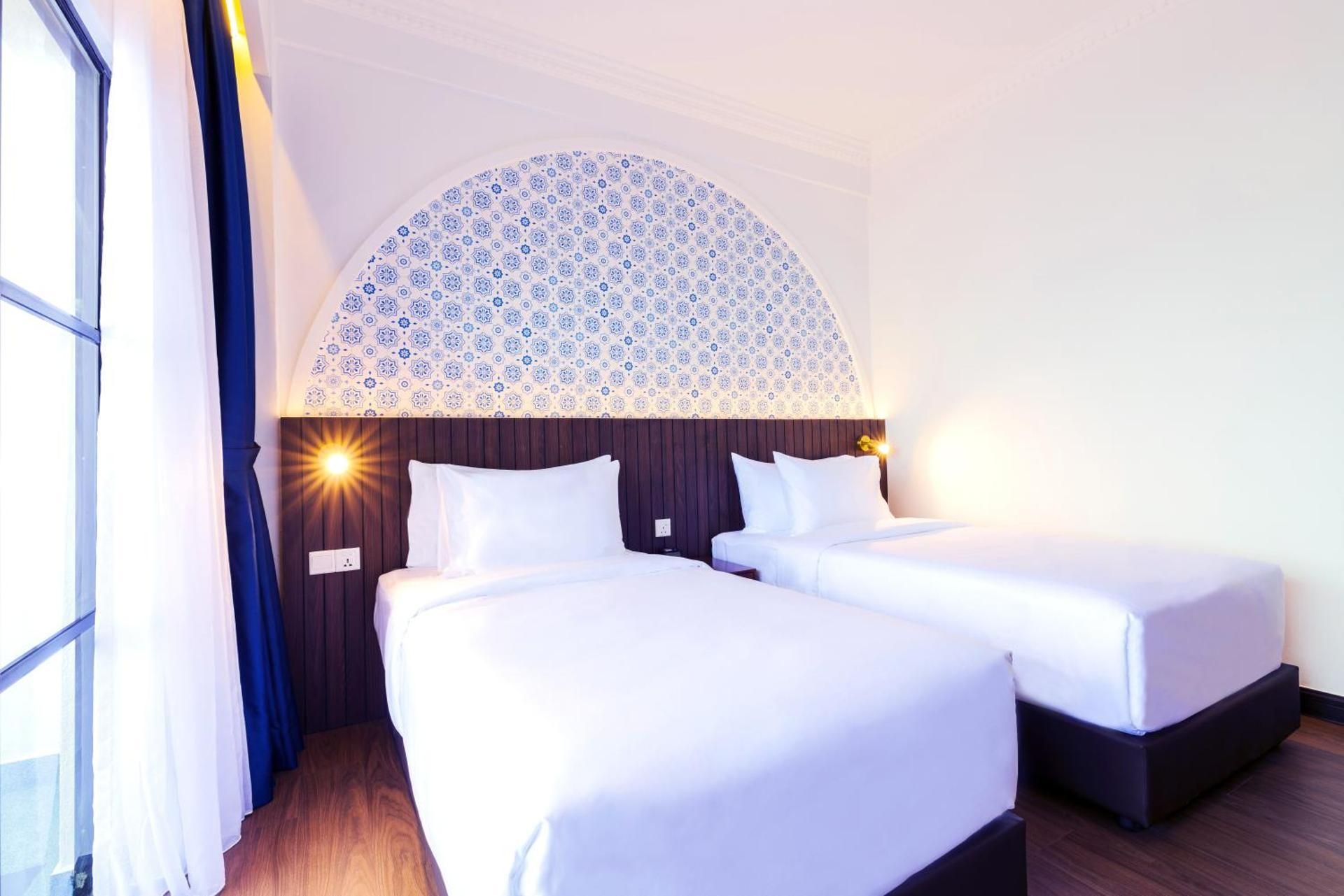 Lux Room with Two Single Beds and Ocean View