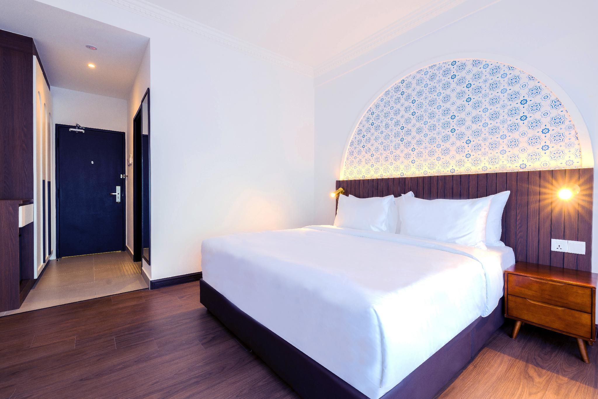 1 King Bed, Lux King Ocean Room, Non-Smoking