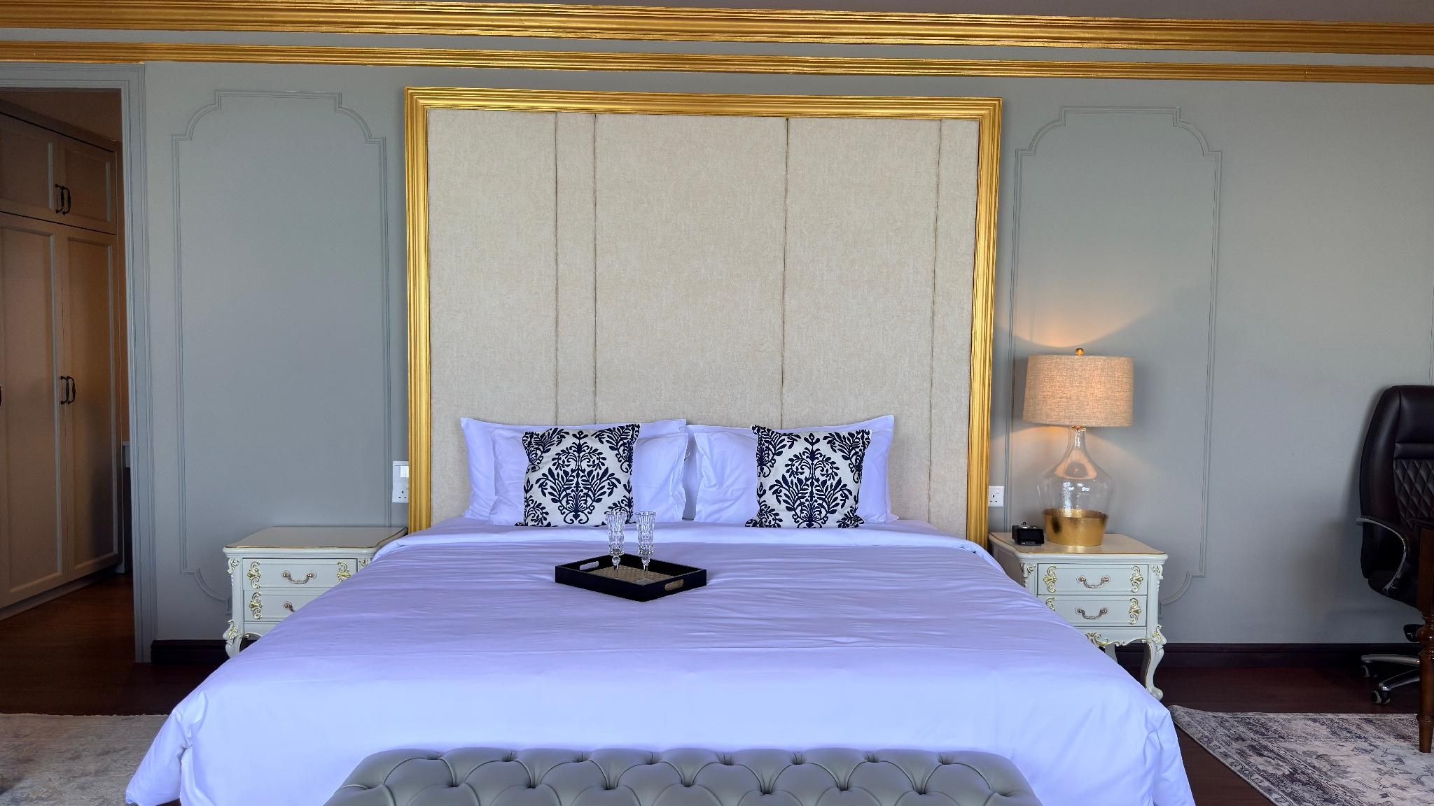 1 King Bed, Lisbon Majestic Suite, Non-Smoking