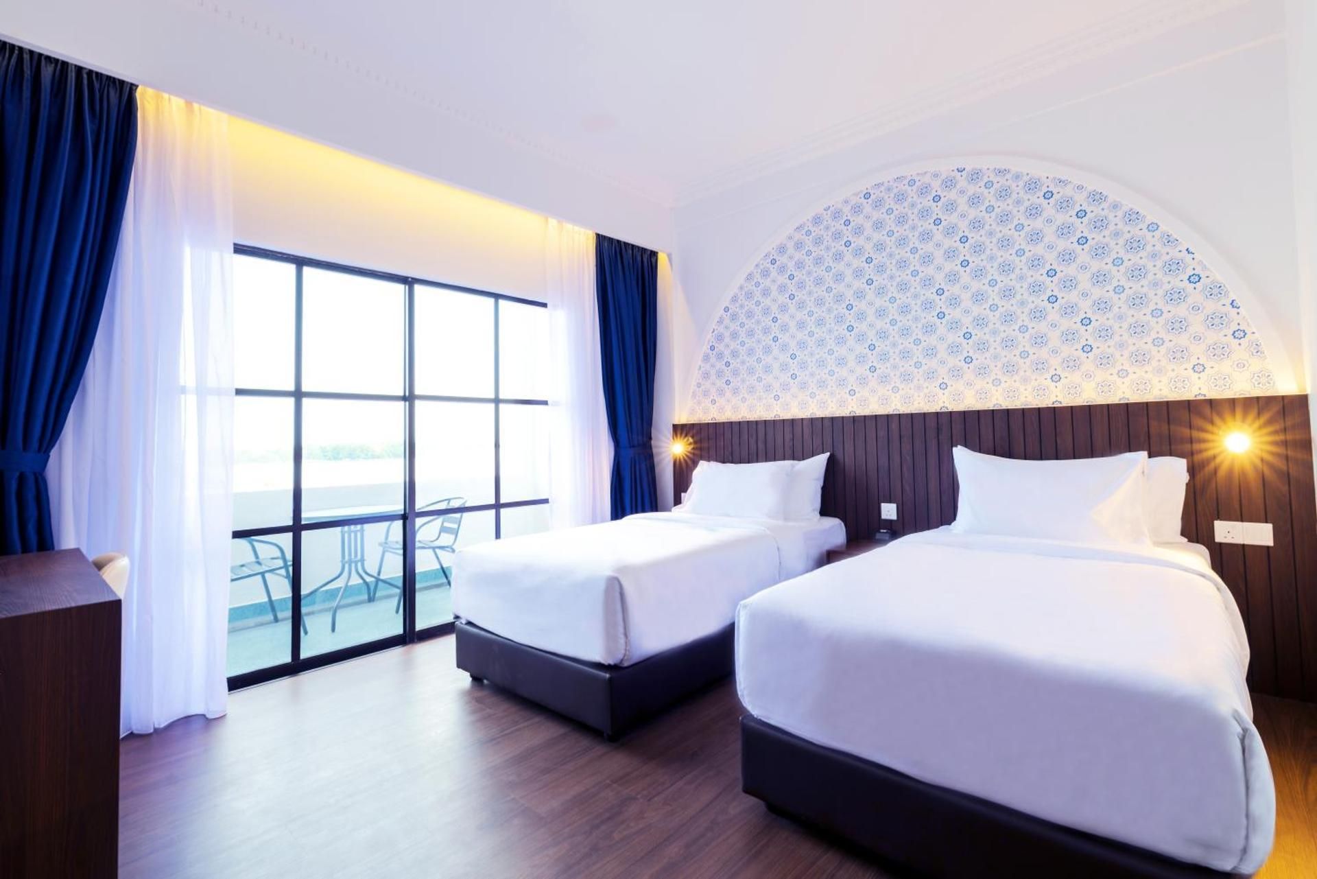 Lux Room with Two Single Beds and Ocean View