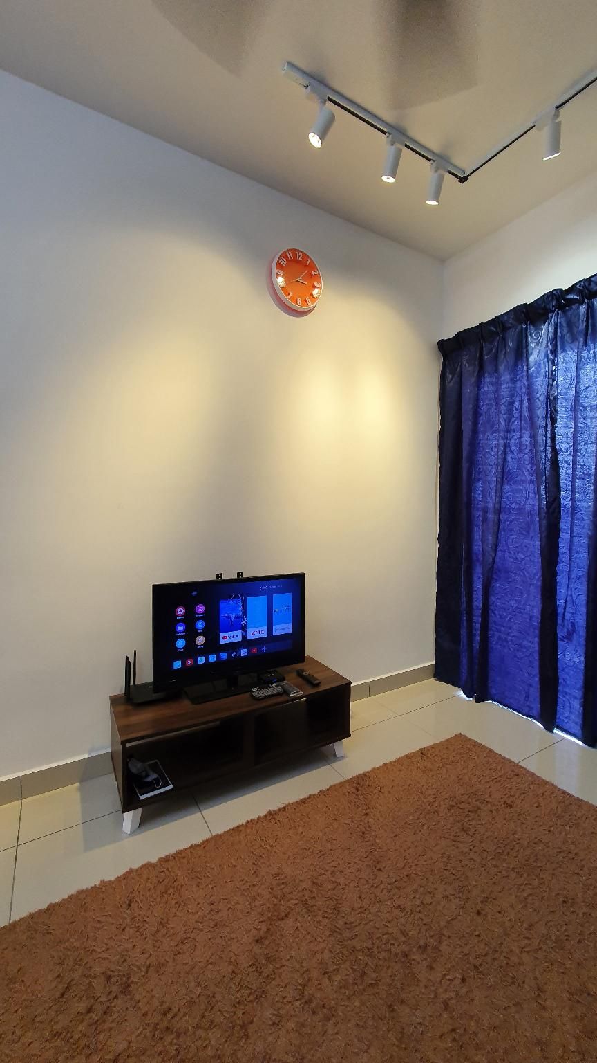 Modern condo (3) with AC and pool at Bangi