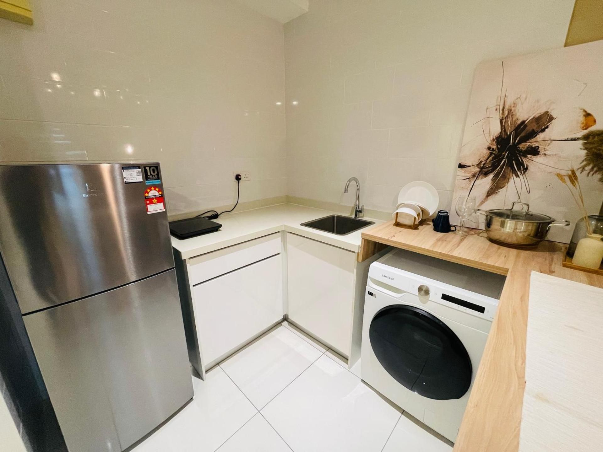 Deluxe One-Bedroom Apartment