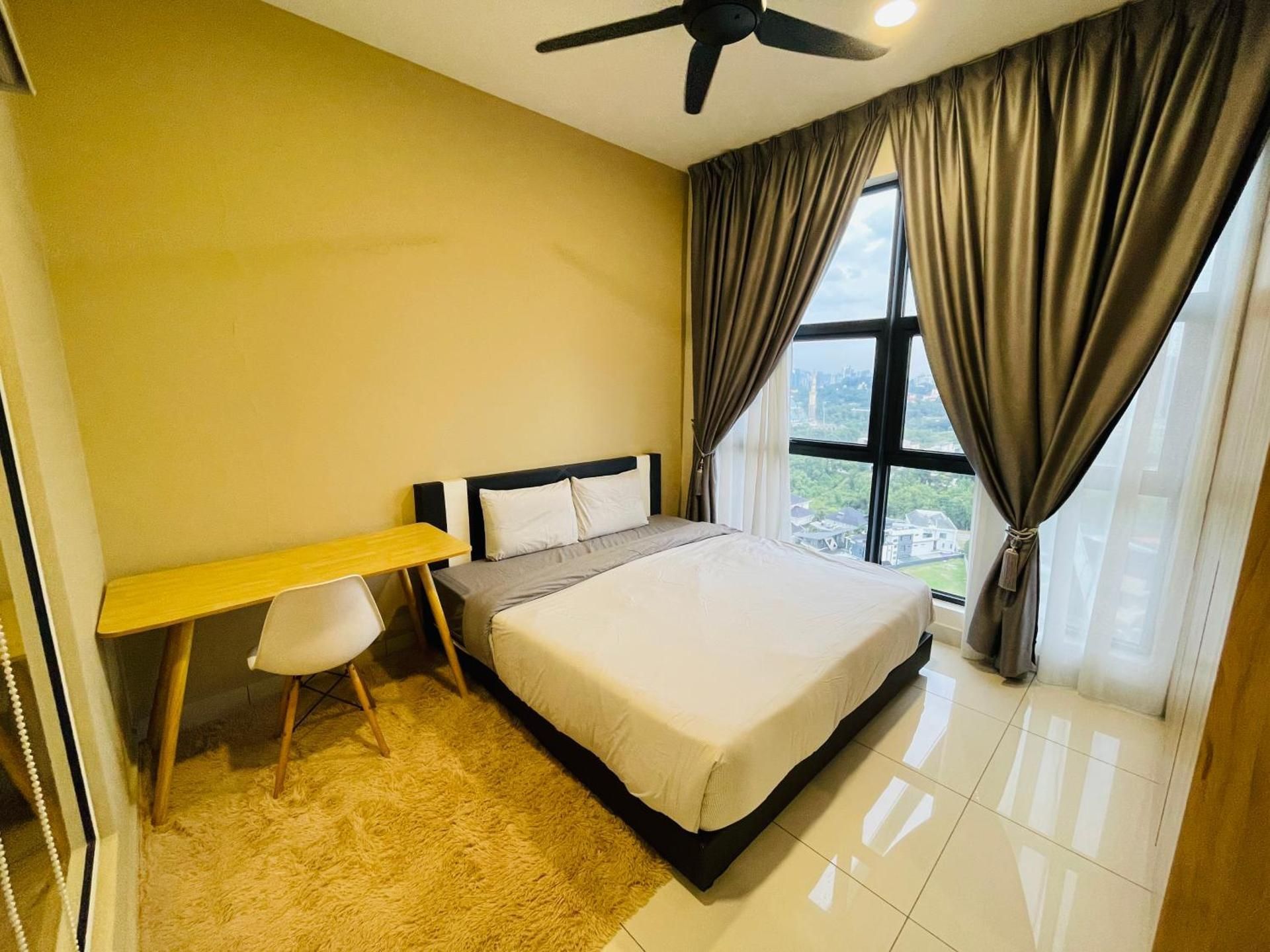 Deluxe One-Bedroom Apartment