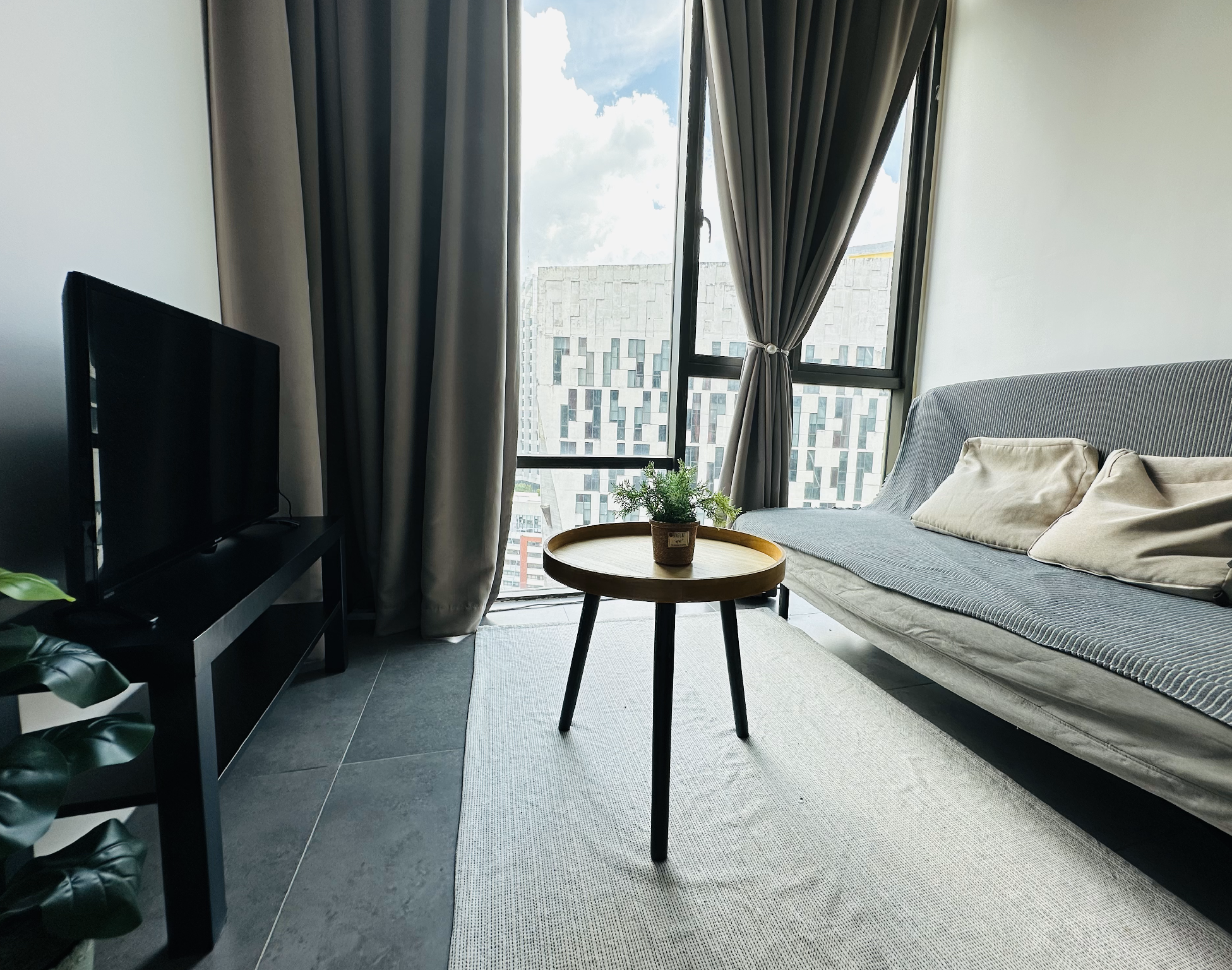 My House (wifi & netflix) @ Empire Damansara