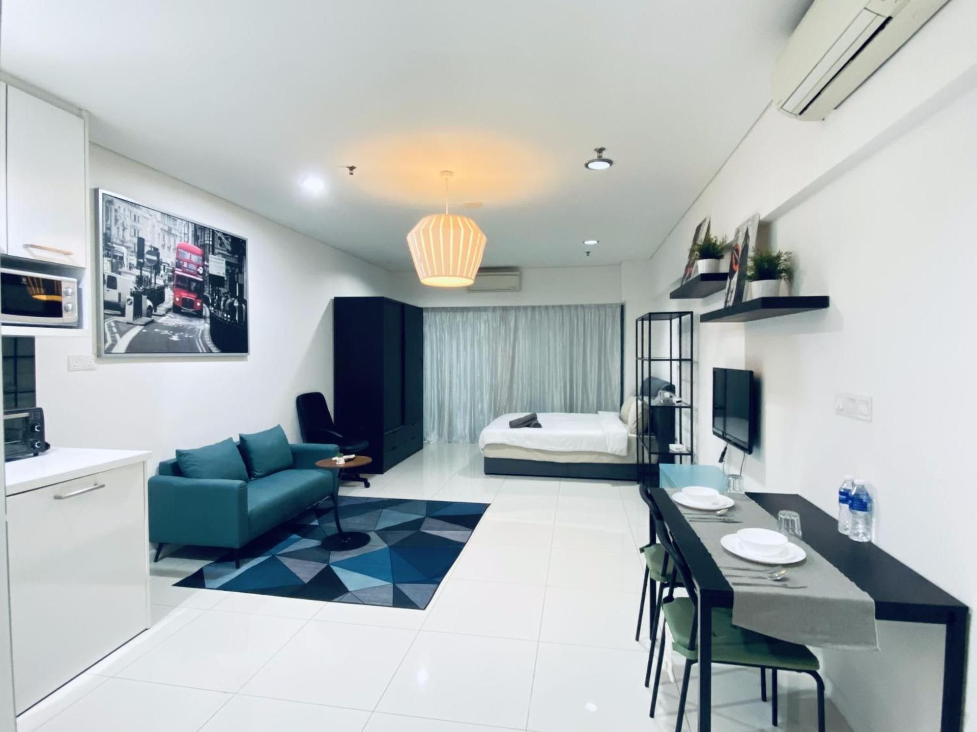 Deluxe Queen Studio 