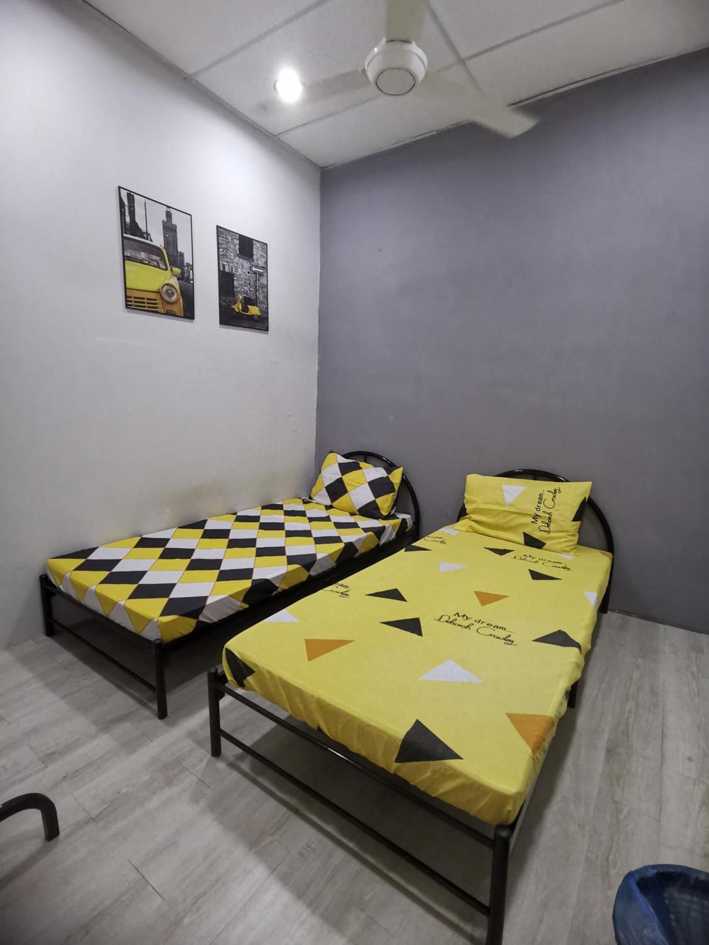 Standard Twin Room with Shared Bathroom