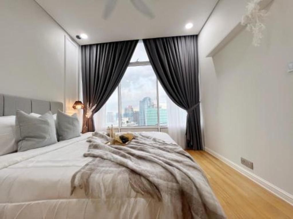 Three Bedroom Suite City View