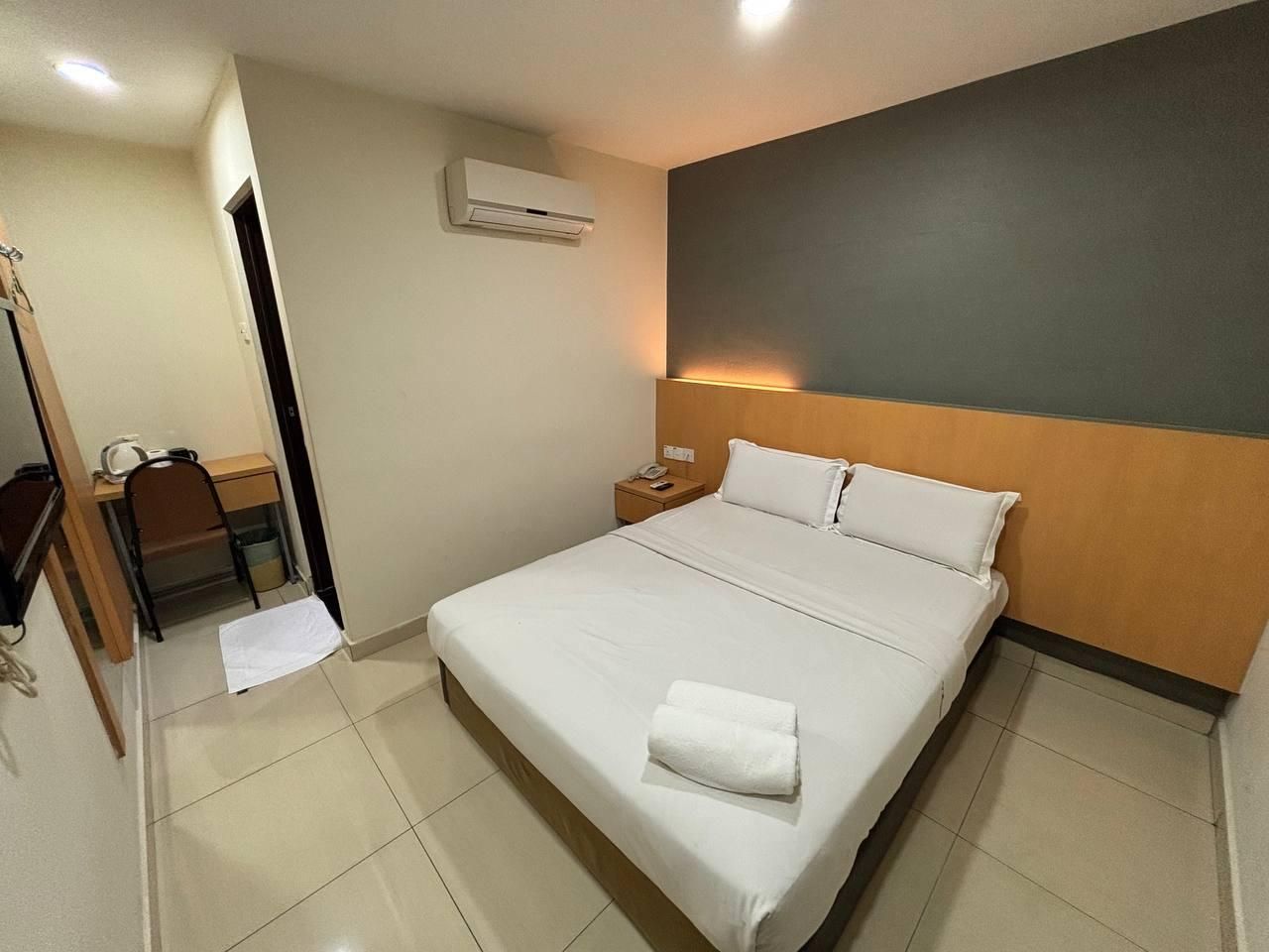 Signature Hotel Puchong QueenRoom LRT 11