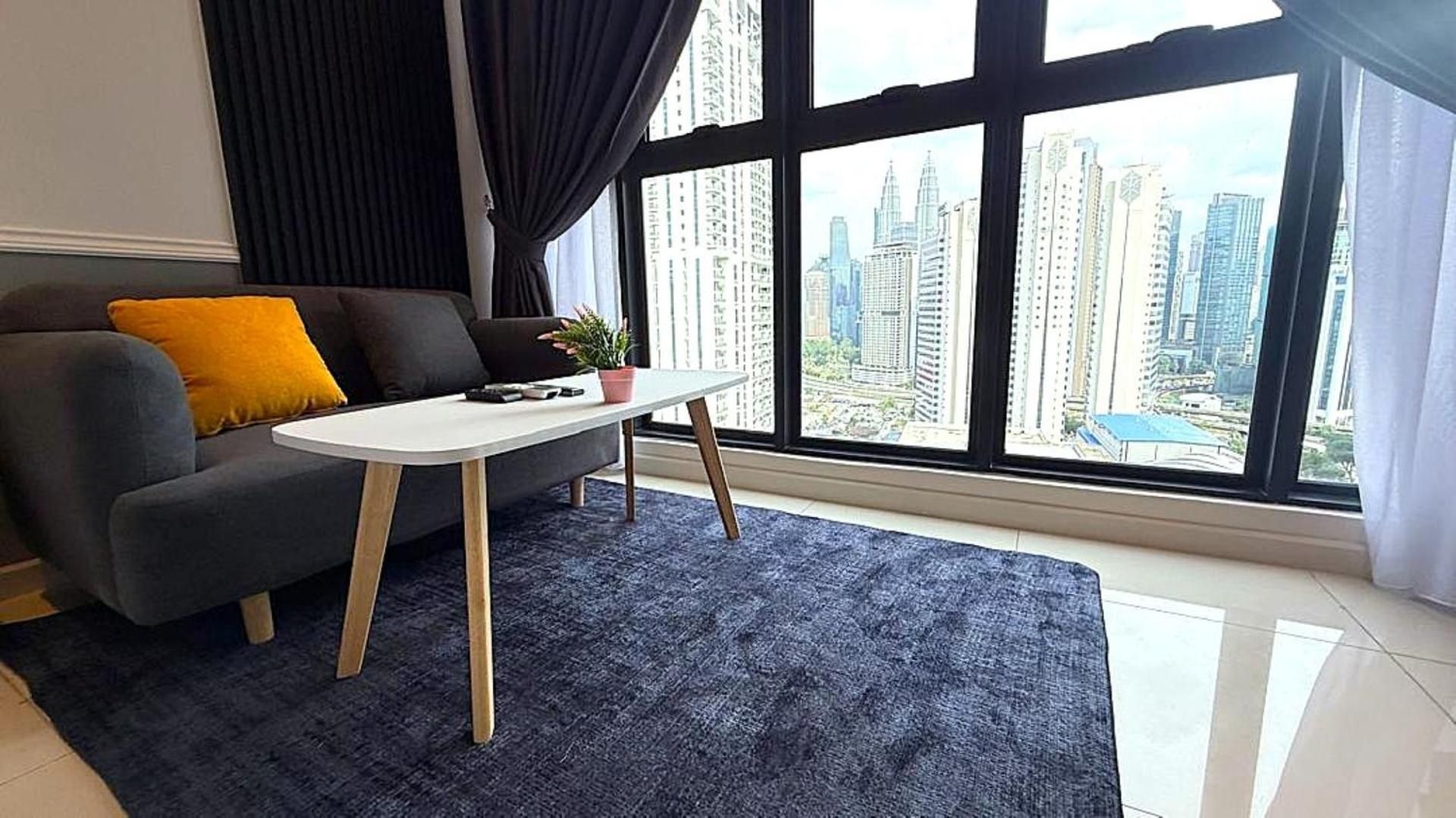 Deluxe Queen Suite