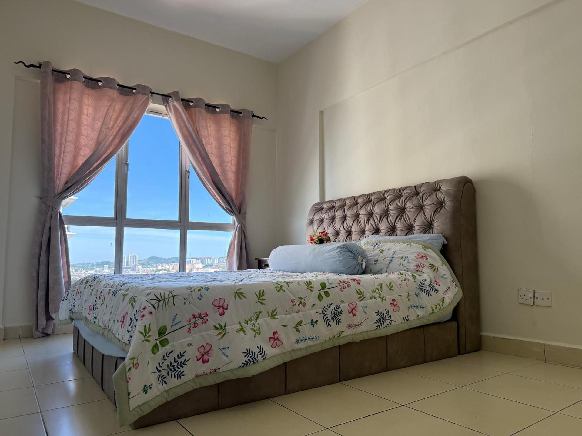 Apartment with Lake View
