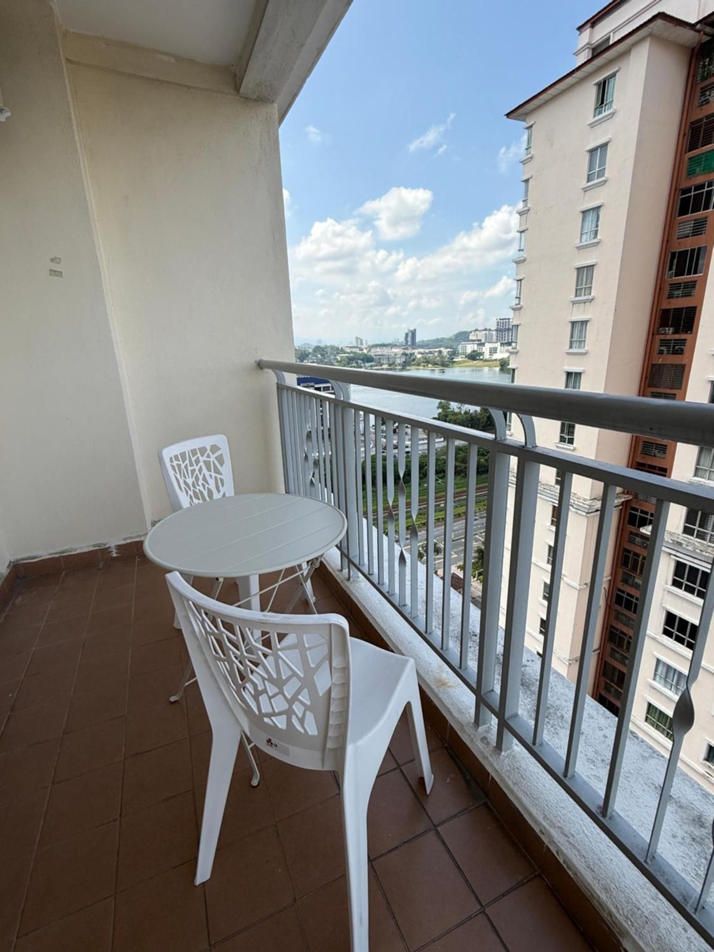 Apartment with Lake View