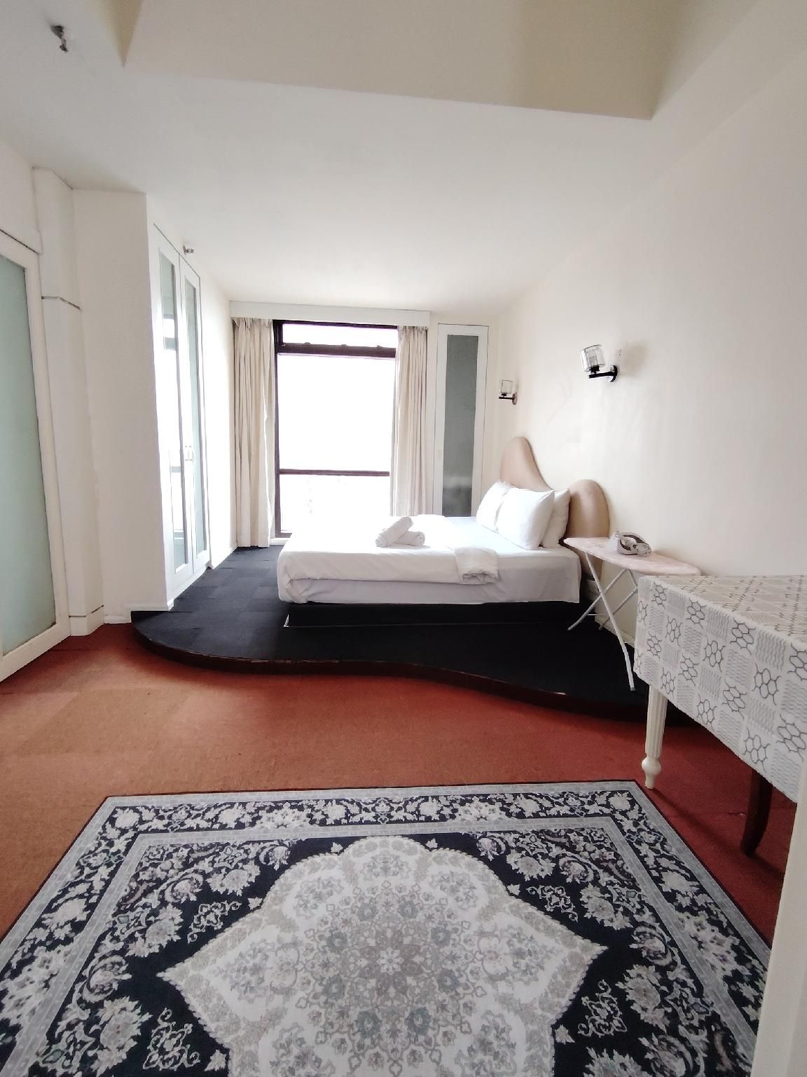 Deluxe Suite - City View