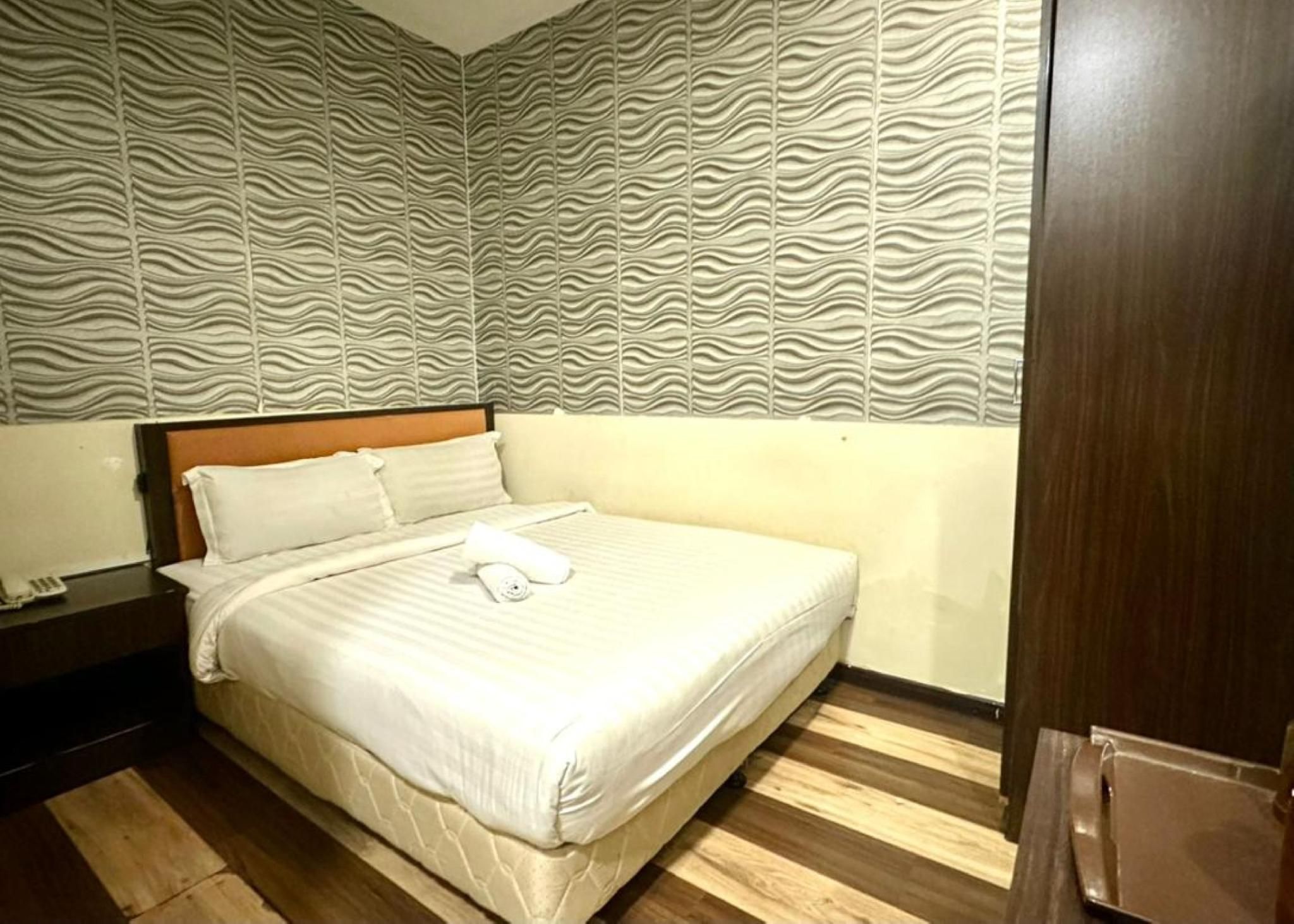 Standard Queen Room