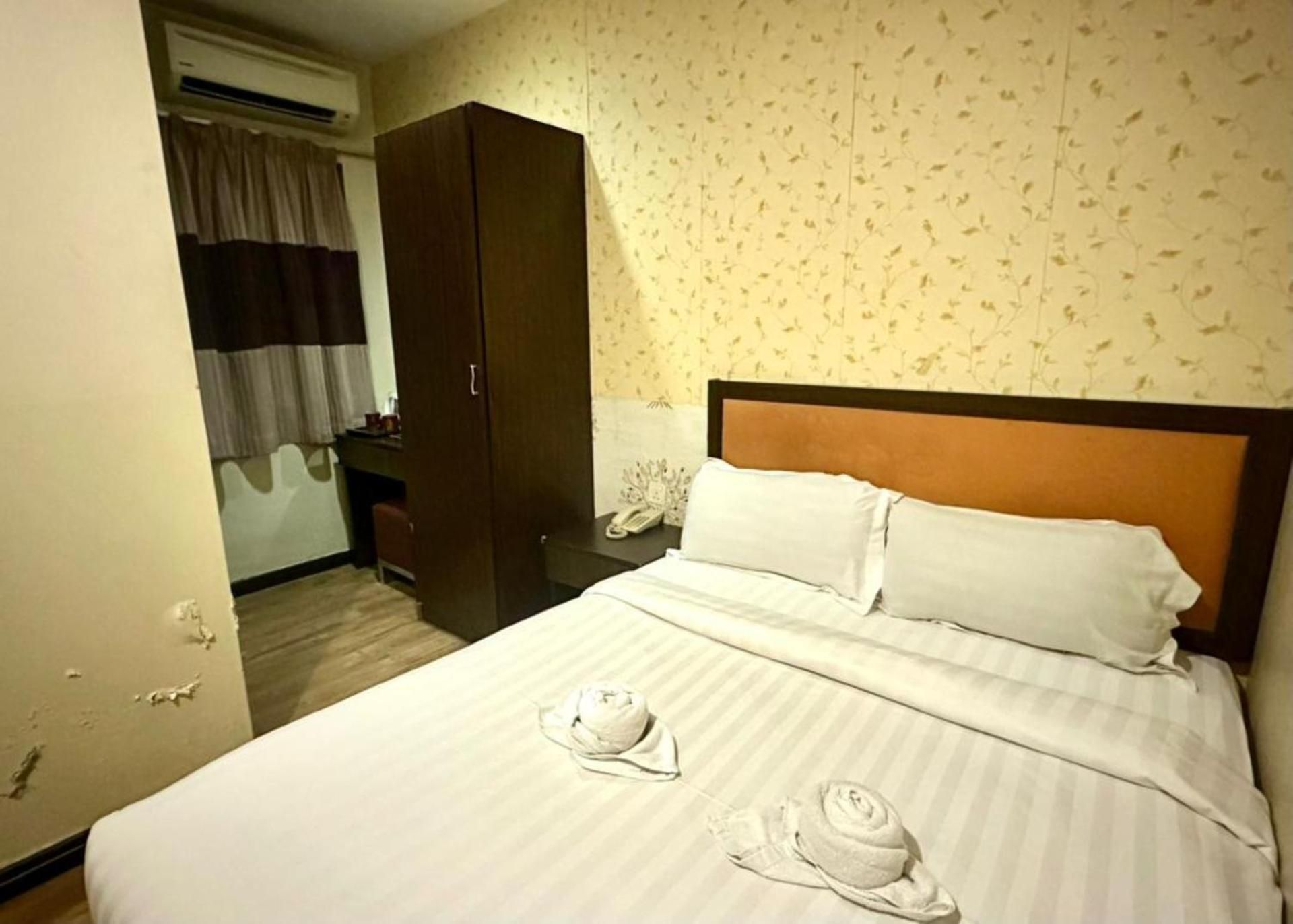Deluxe Queen Room