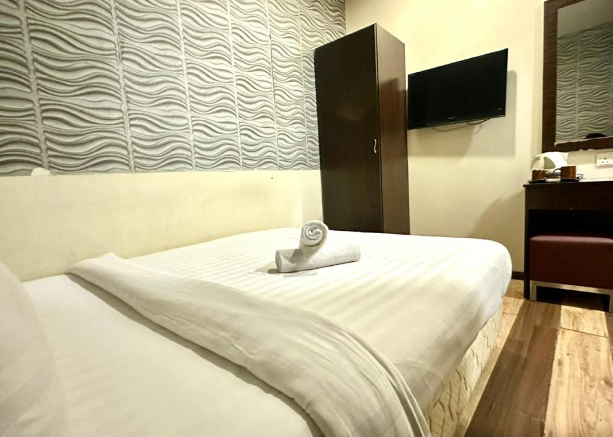 Standard Queen Room