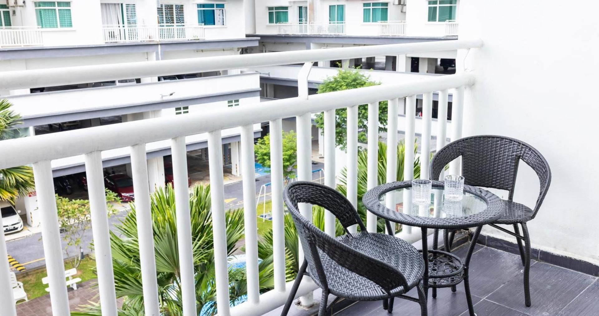 Four-Bedroom Apartment with Balcony 