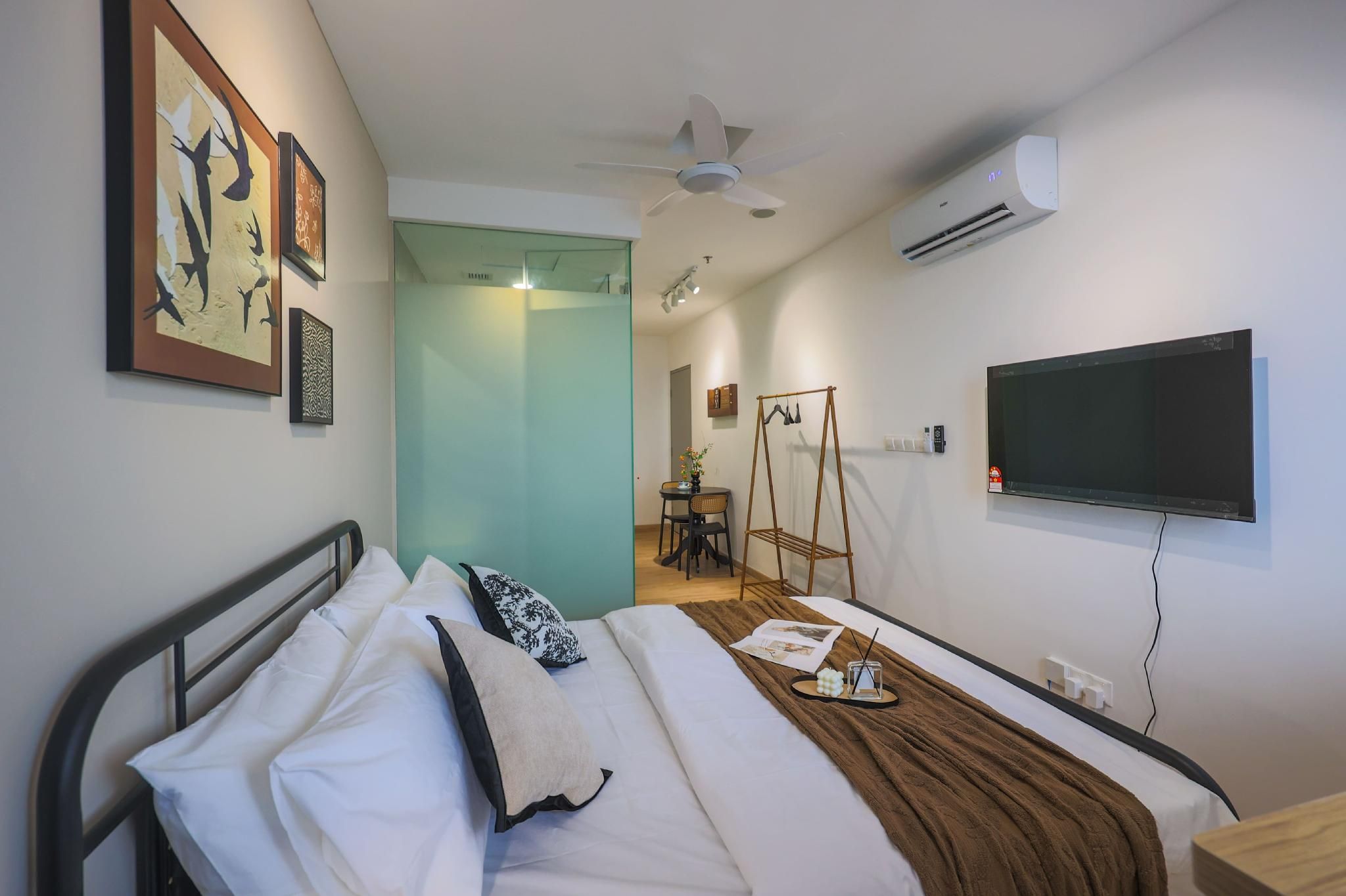 2Pax Modern Oriental Style Apartment with KL View