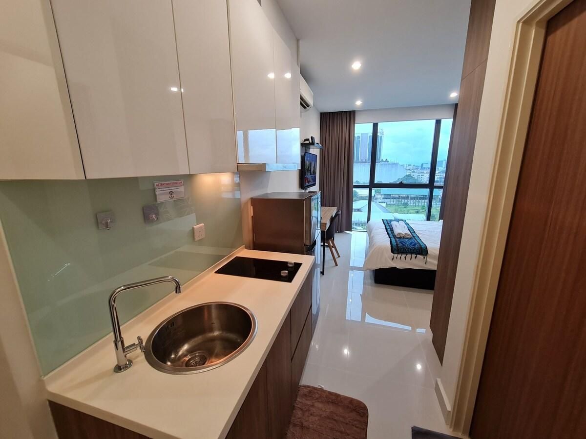 Lovely Kozi Square Studio Bedroom with Pool LV5D