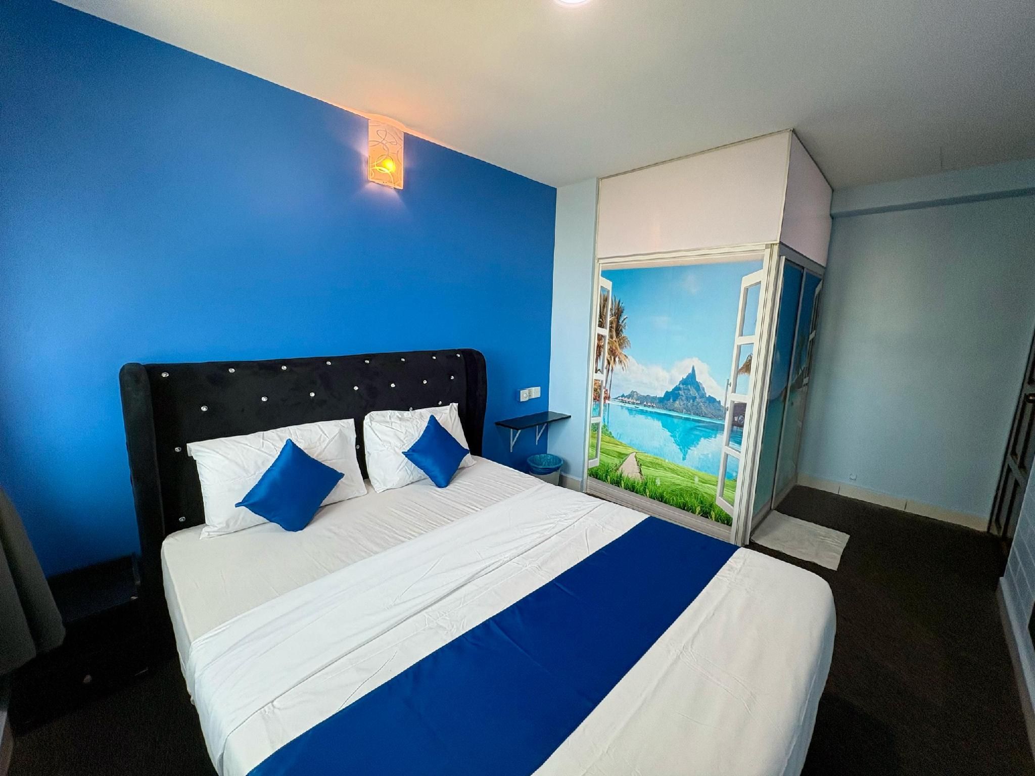 Deluxe Queen Room
