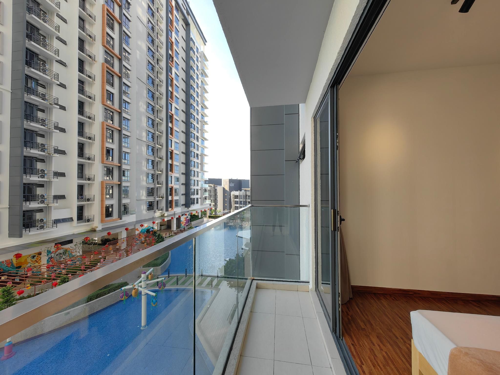 Near Airport FreeParking Balcony NewCozy 2BR 5 Pax