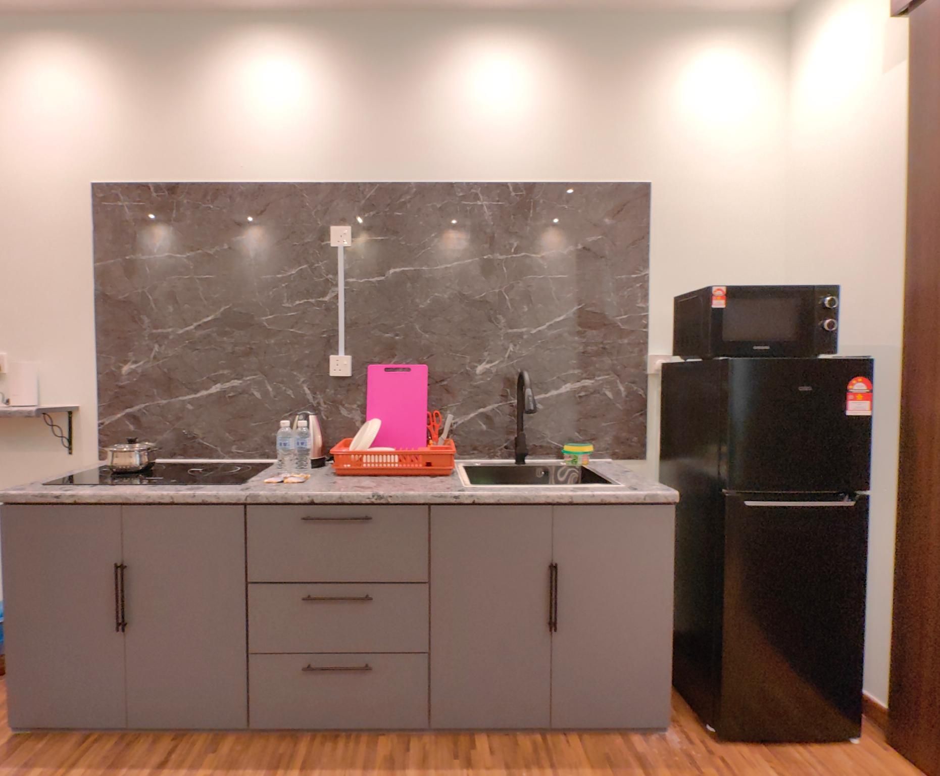 High Floor SunsetView Near Airport K Avenue 3 Pax