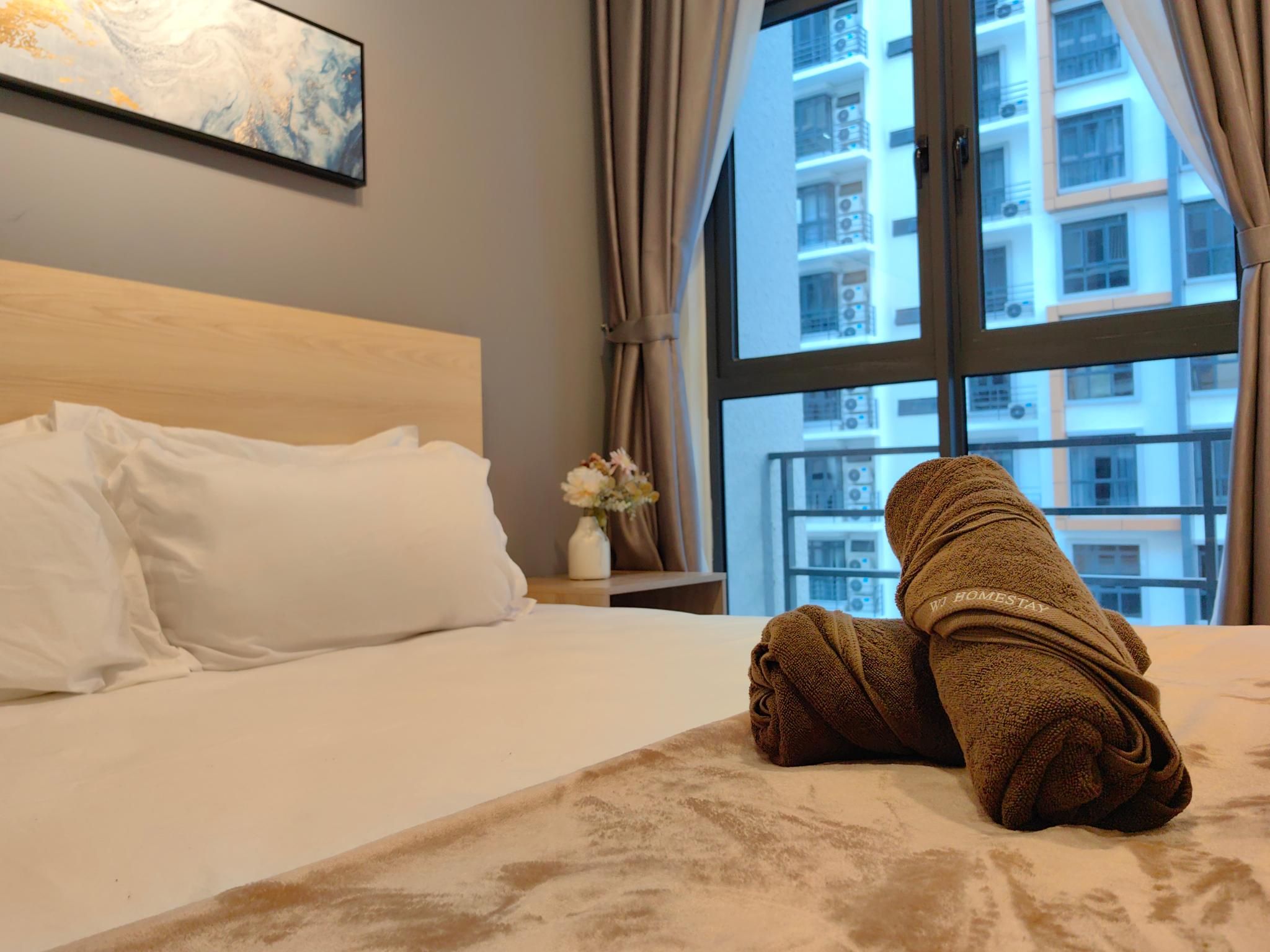 Sunset View High Floor K Avenue Private Room 3 Pax
