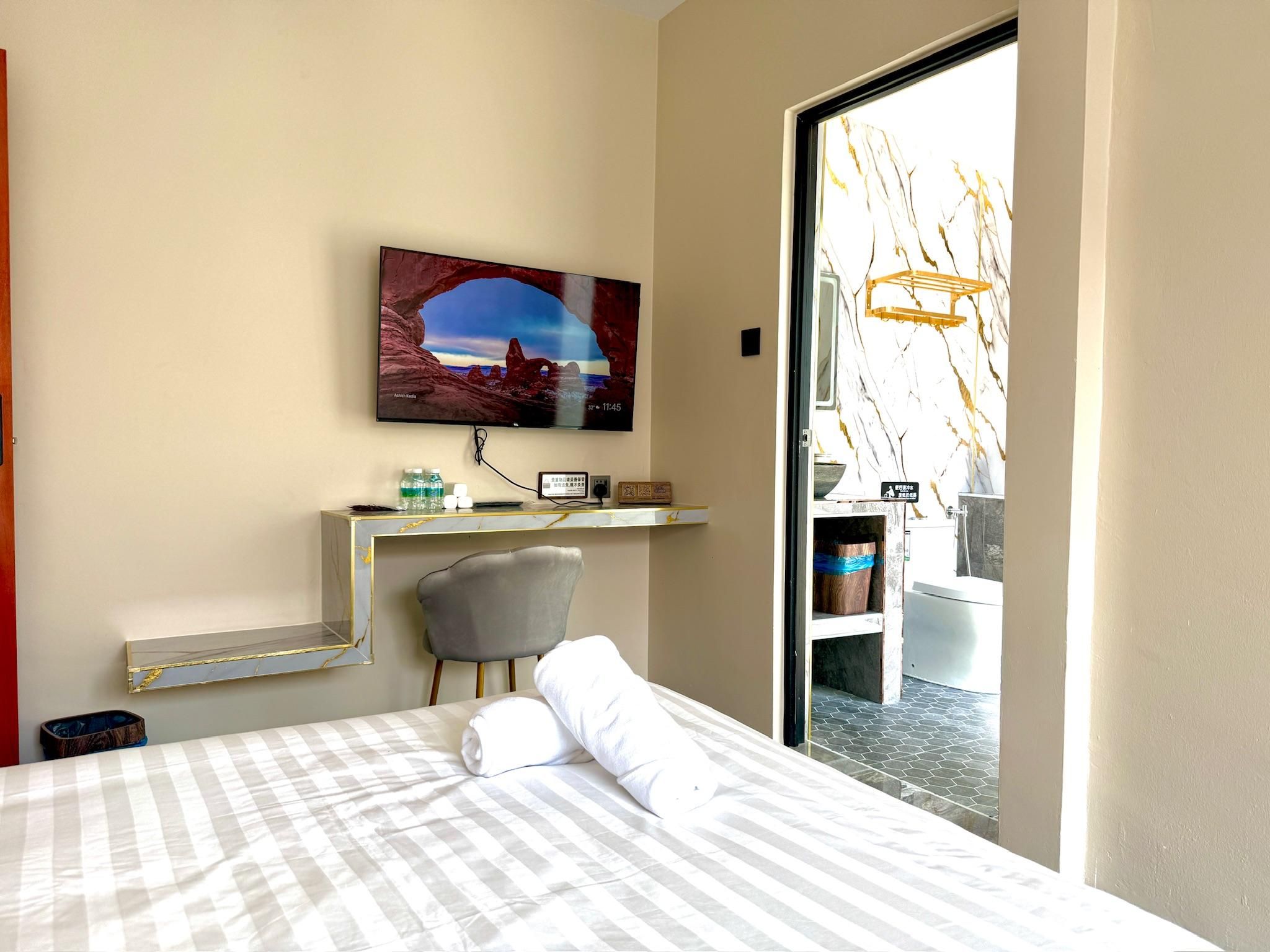 Sea and Pool View Room