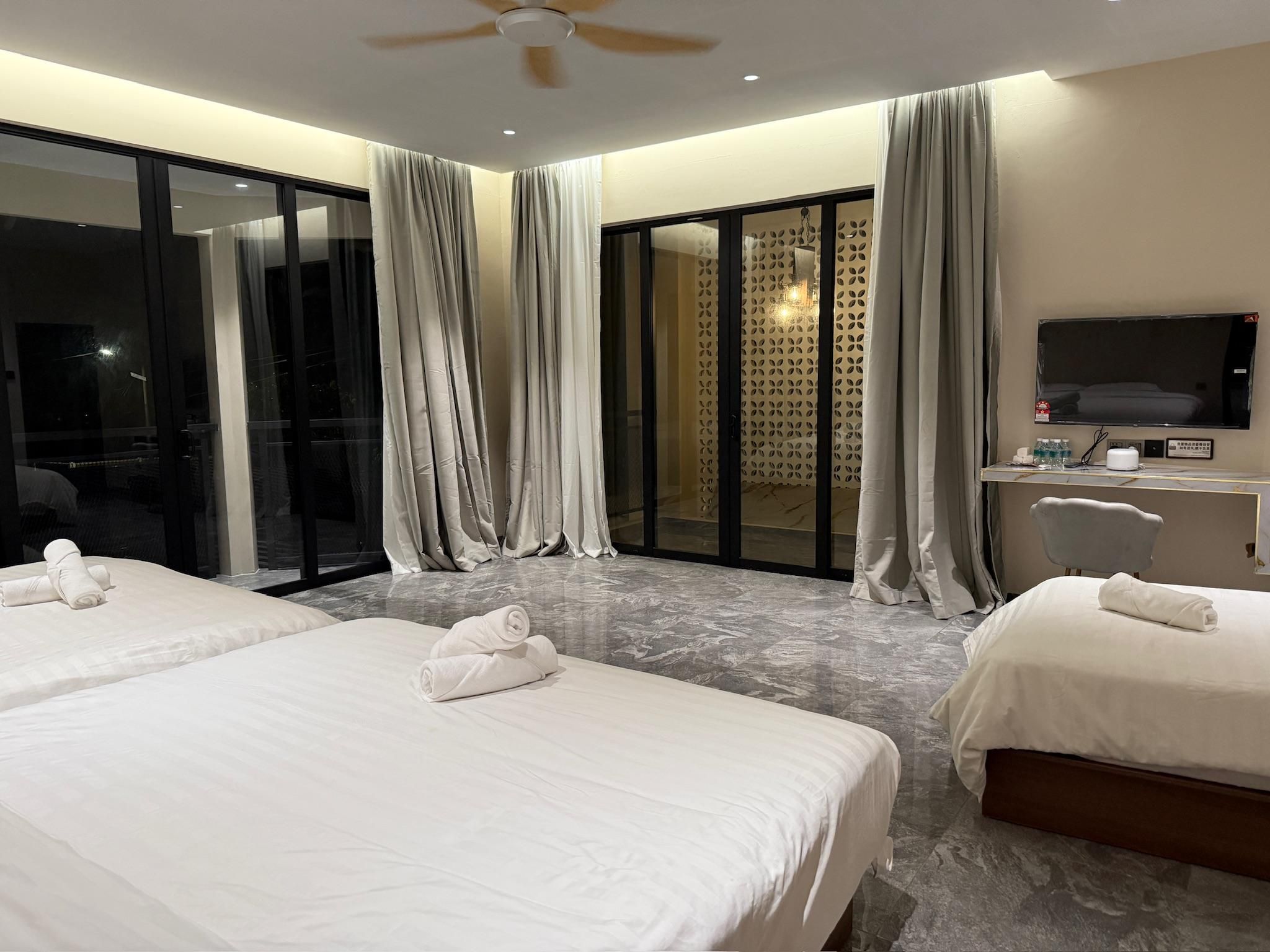 Sea and Pool View Family Suite