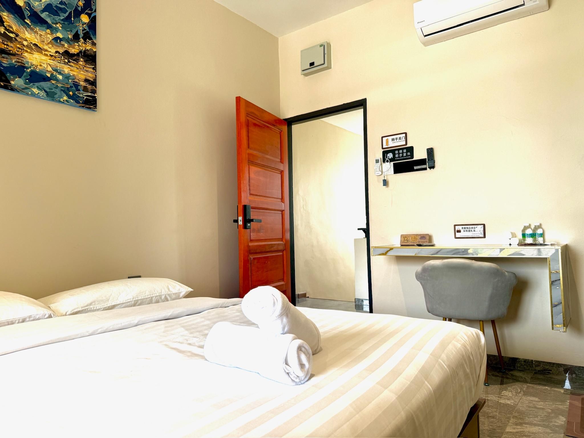 King Bed Non-Smoking with Jetted Tub