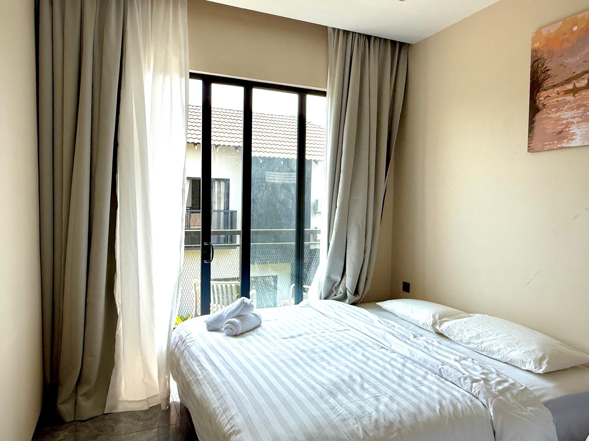 Sea and Pool View Room