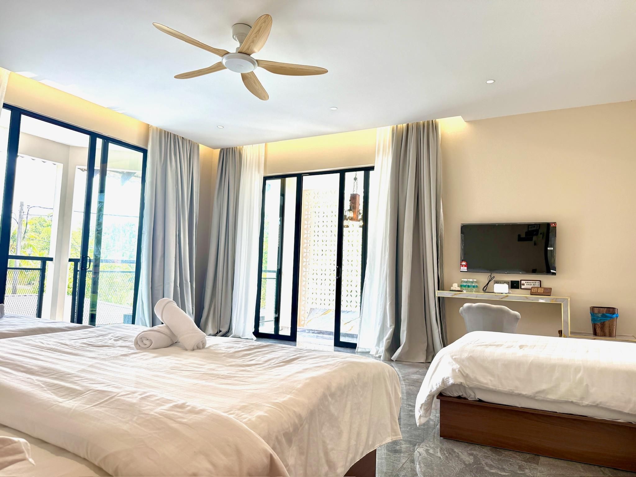 Sea and Pool View Family Suite