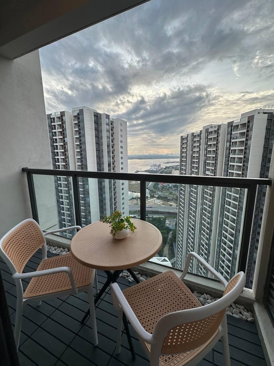 Skyline Seaview 3BRunit atR&F SeineRegion by Anju