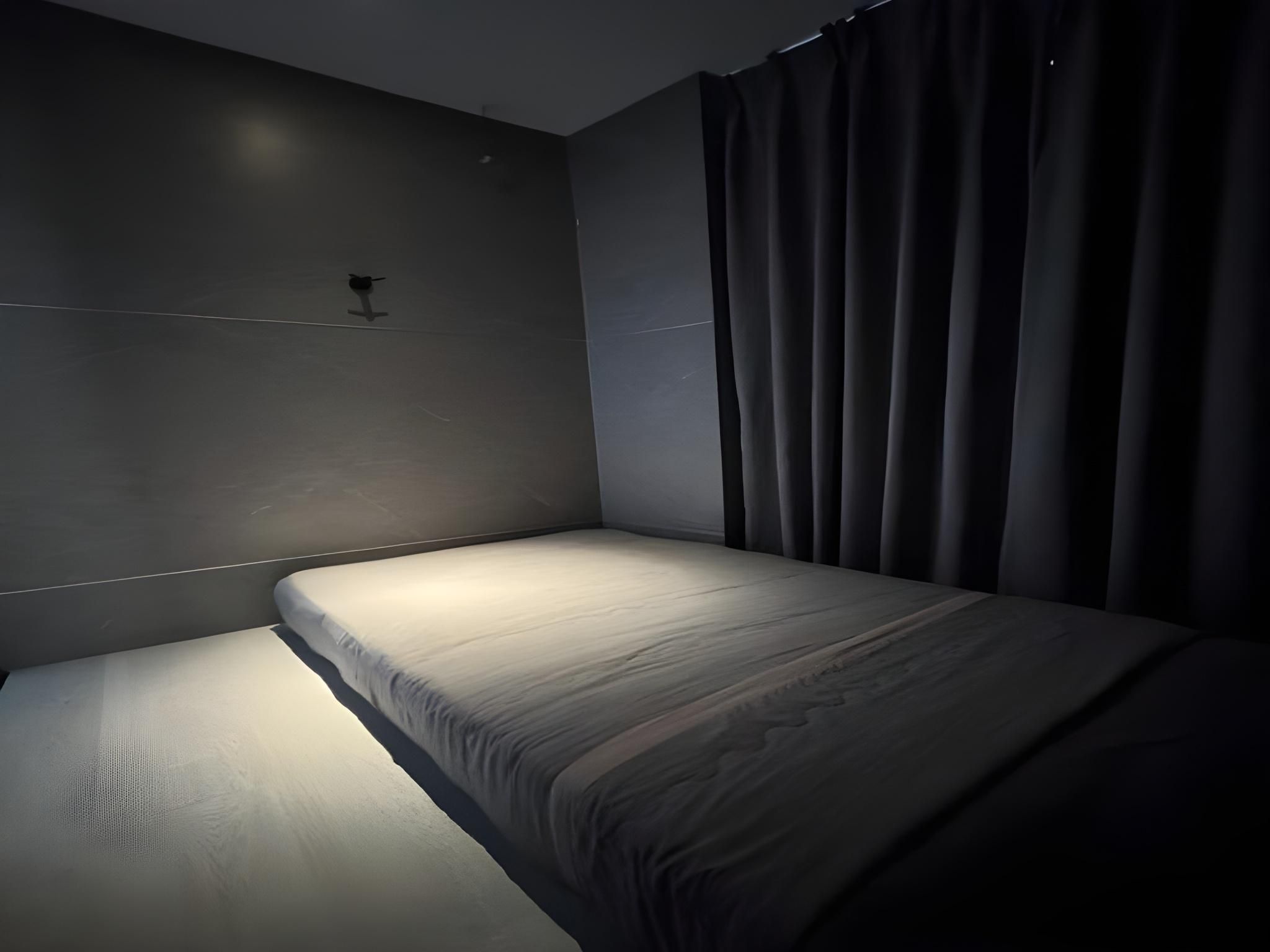 Single Capsule - Female Only, Non-Smoking - Shared Bathroom