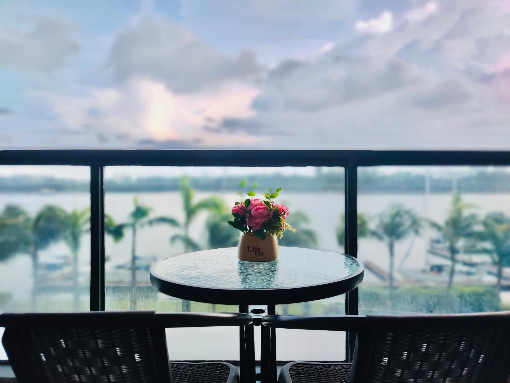 R&F Beachside Luxury Room