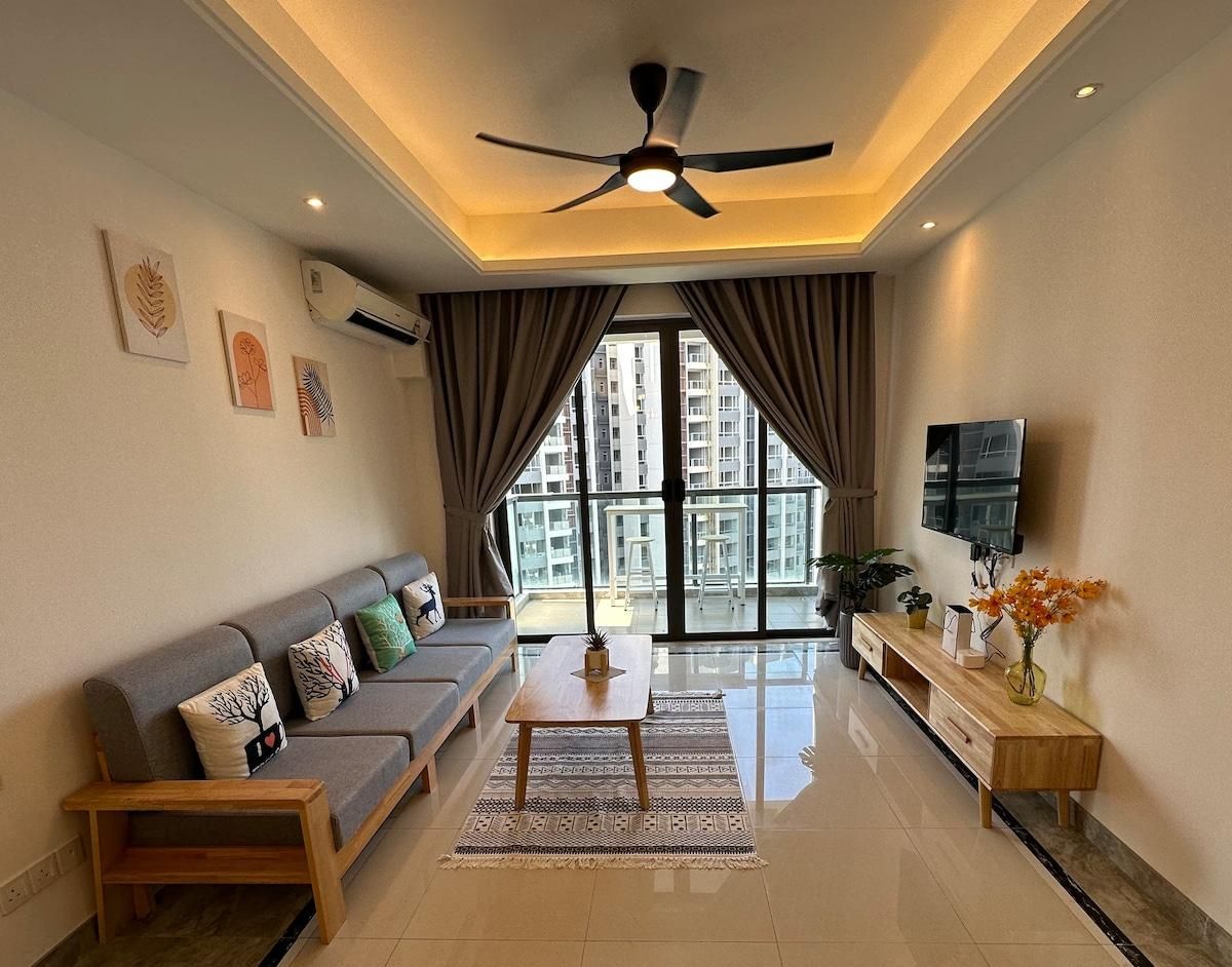 Mahogany Homes @ R&F (free WiFi and 1 Car Park)