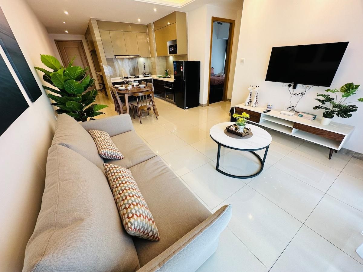 Emerald Homes @ R&F (free WiFi & 1 c/p) Dual-Key