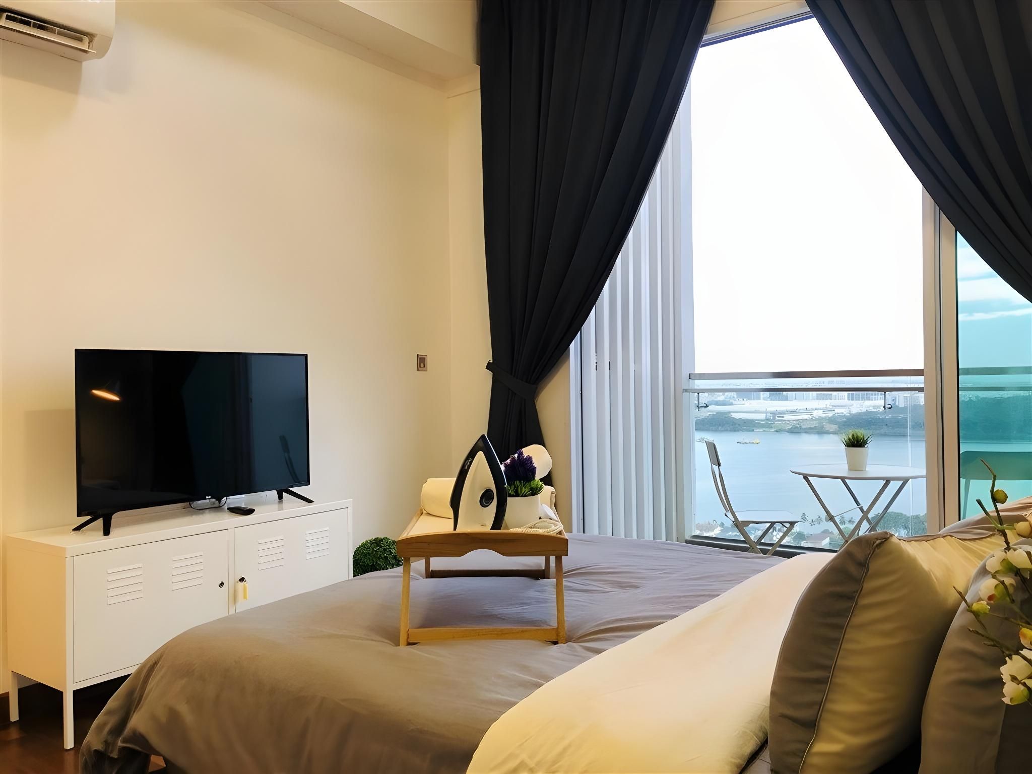 Paragon Suite, Dandelion Suite by Antlerzone