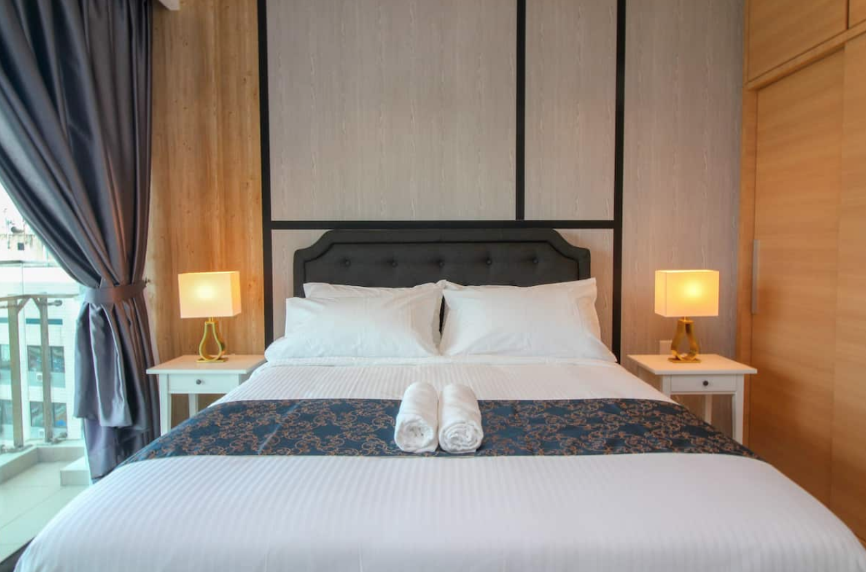 Tiffany Suite . Suasana @ 2BR 4Pax near CIQ