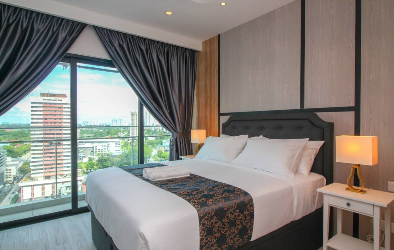 Tiffany Suite . Suasana @ 2BR 4Pax near CIQ