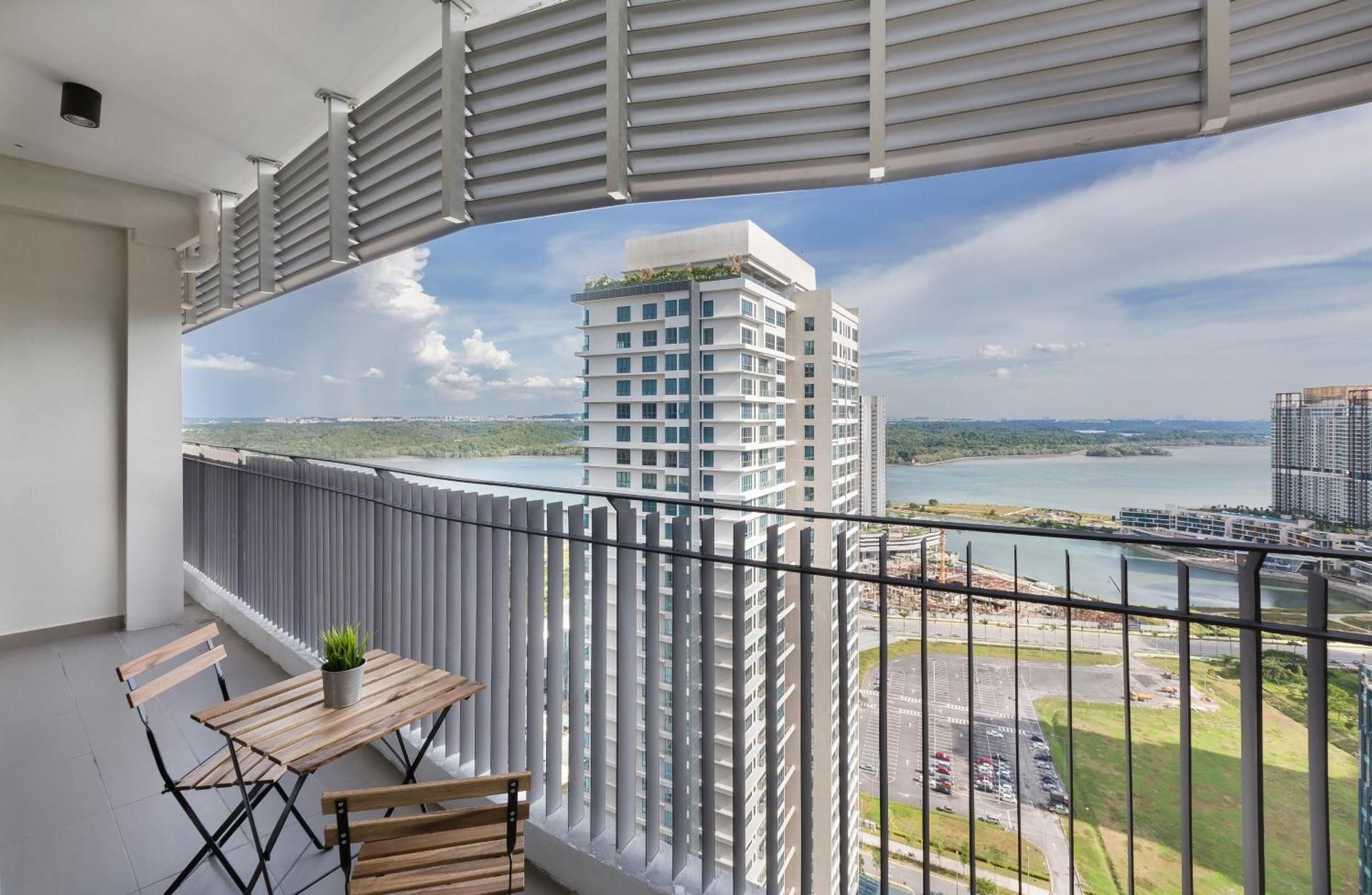 Apartment with Marina Sea View