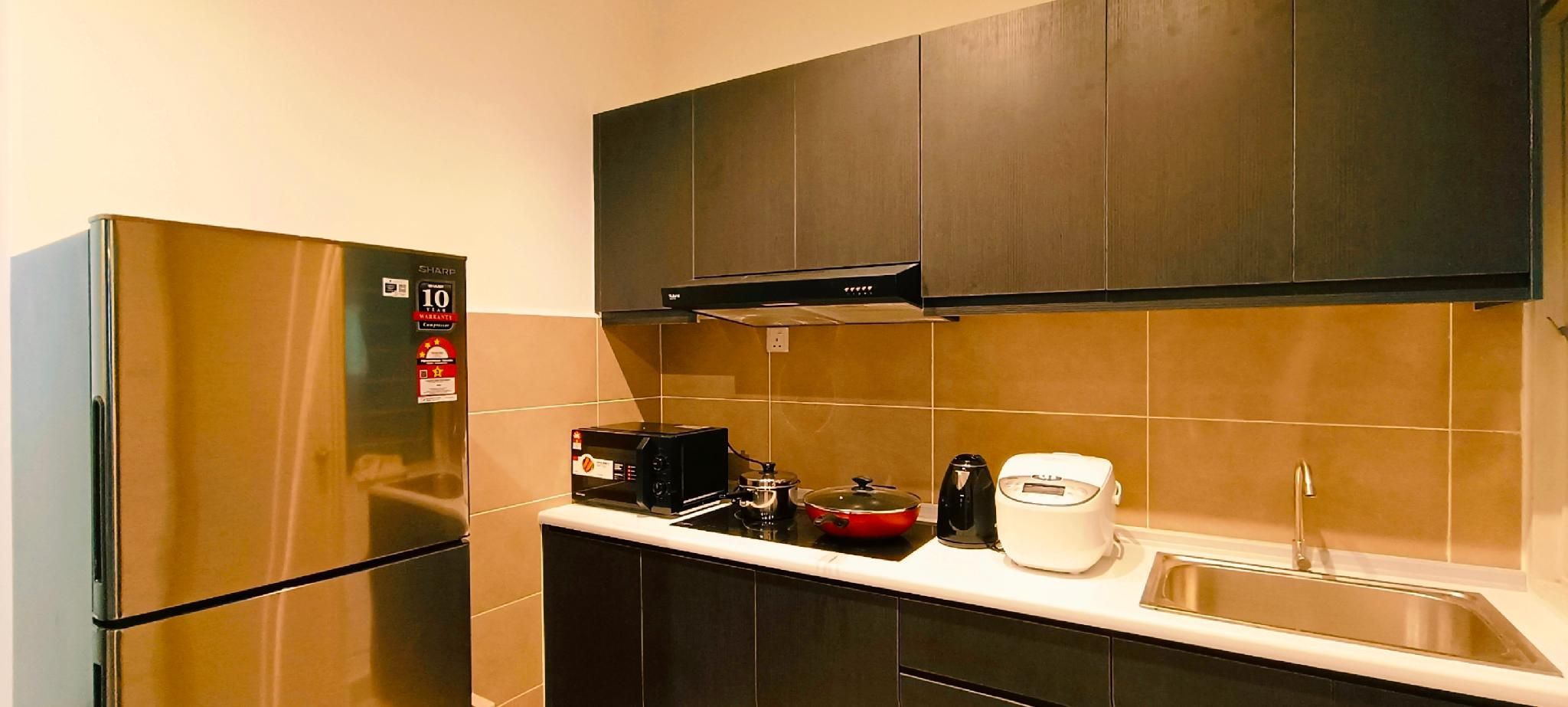 kulai d’putra suites A94 5pax 2mins to ioi Mall
